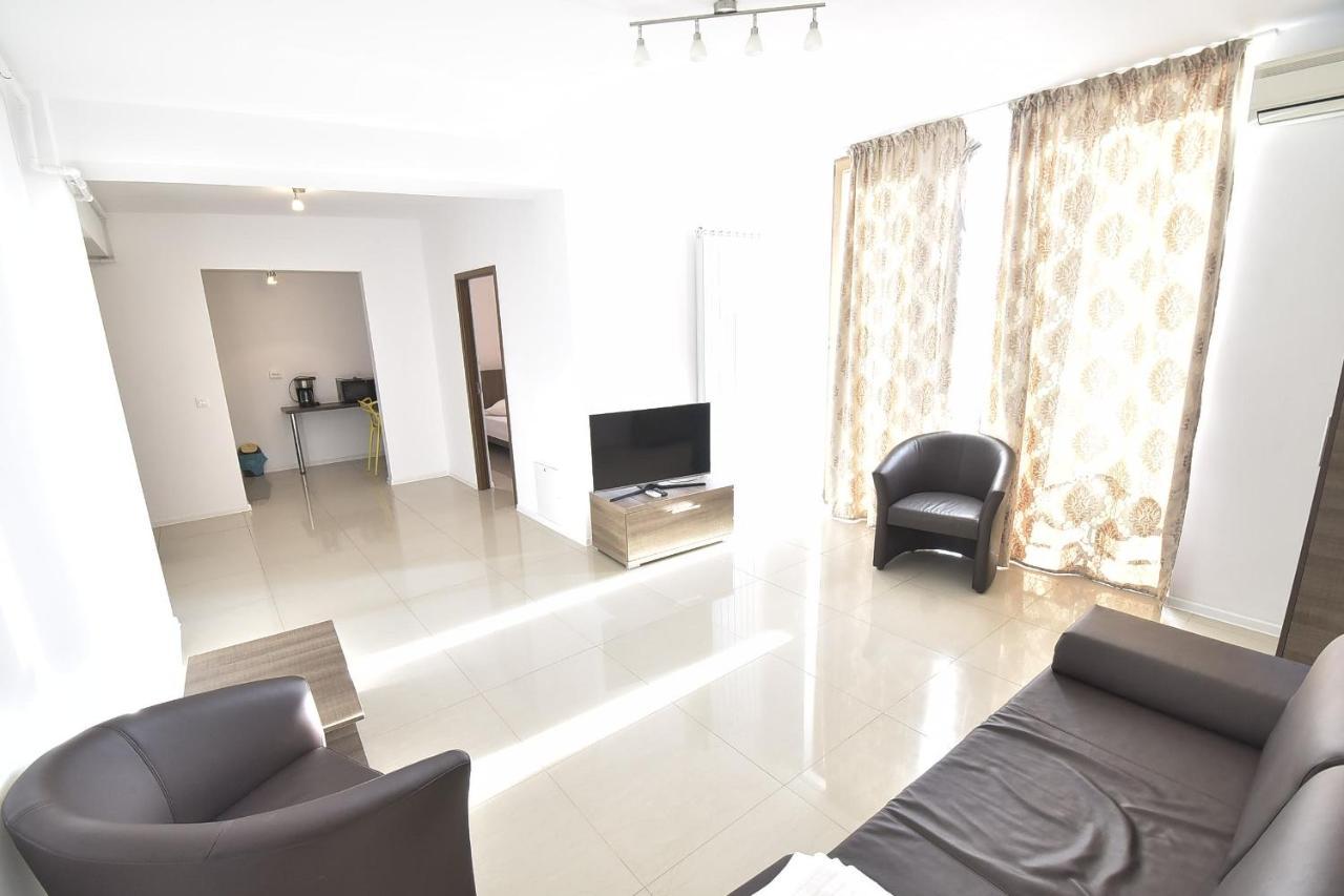 Vilagio Apartments นาโวดาริ ภายนอก รูปภาพ